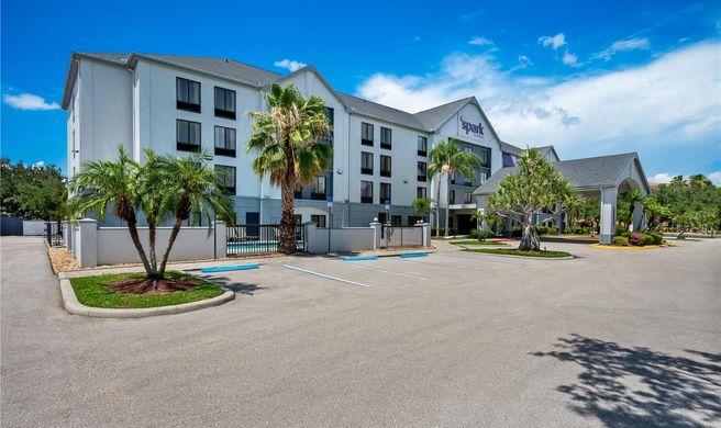 Spark by Hilton Fort Myers Exterior