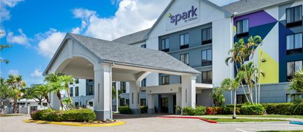 Spark by Hilton Fort Myers Exterior