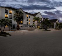 Spark by Hilton Fort Myers Exterior