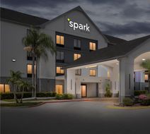 Spark by Hilton Fort Myers Exterior