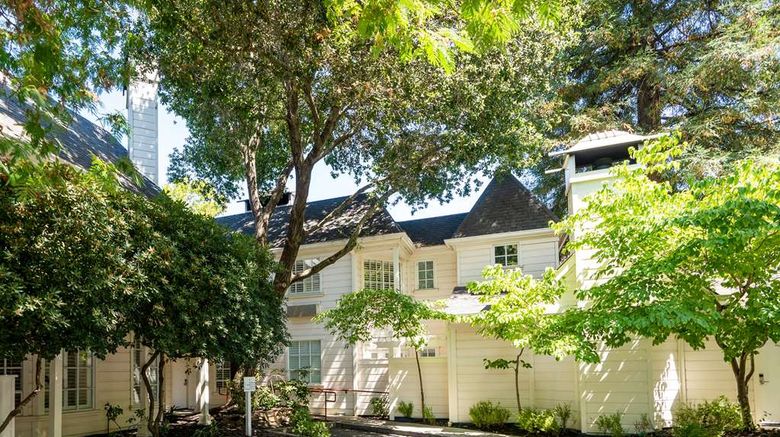 <b>The Bergson, BW Signature Collection Exterior</b>. Images powered by <a href="https://iceportal.shijigroup.com/" title="IcePortal" target="_blank">IcePortal</a>.