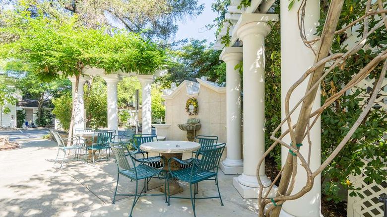 <b>The Bergson, BW Signature Collection Exterior</b>. Images powered by <a href="https://iceportal.shijigroup.com/" title="IcePortal" target="_blank">IcePortal</a>.