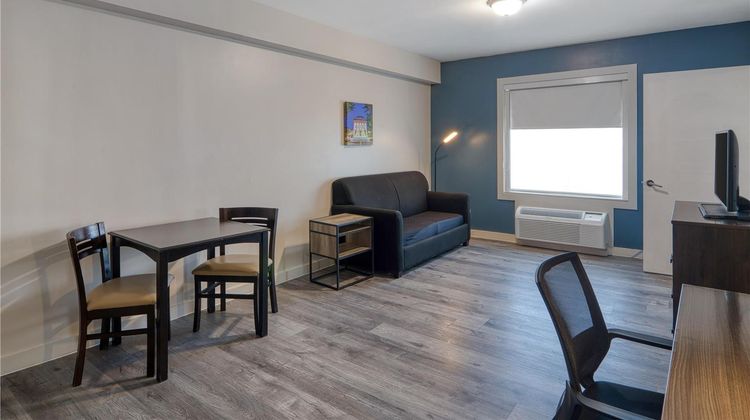 HOM Hotel Gainesville, SureStay Collecti Room