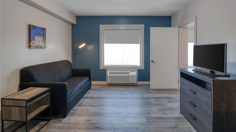 HOM Hotel Gainesville, SureStay Collecti Room