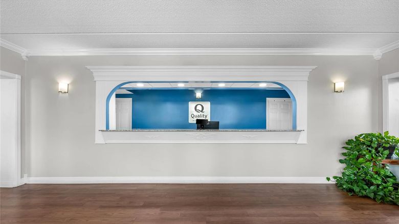 <b>Quality Inn Lobby</b>. Images powered by <a href="https://iceportal.shijigroup.com/" title="IcePortal" target="_blank">IcePortal</a>.