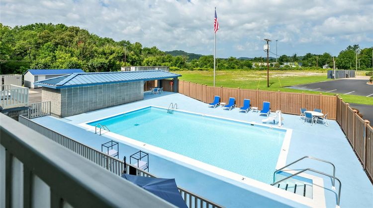 Quality Inn Pool