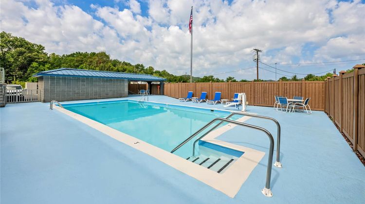 Quality Inn Pool