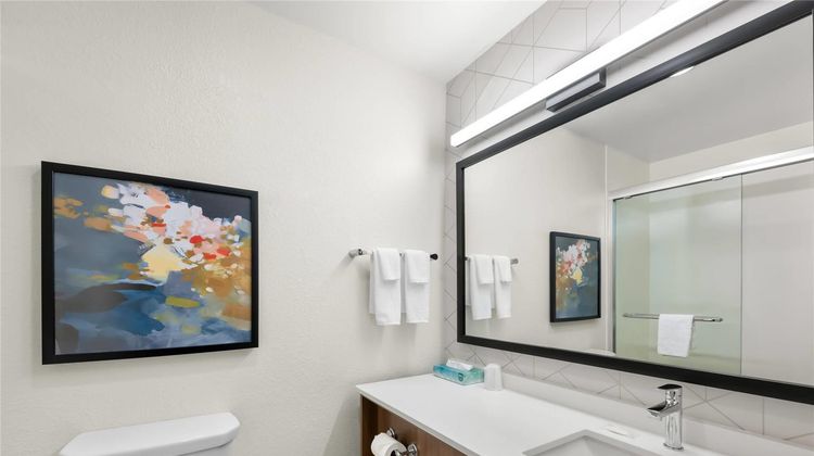 Everhome Suites Portsmouth - Newington Room