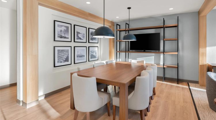 Everhome Suites Portsmouth - Newington Lobby