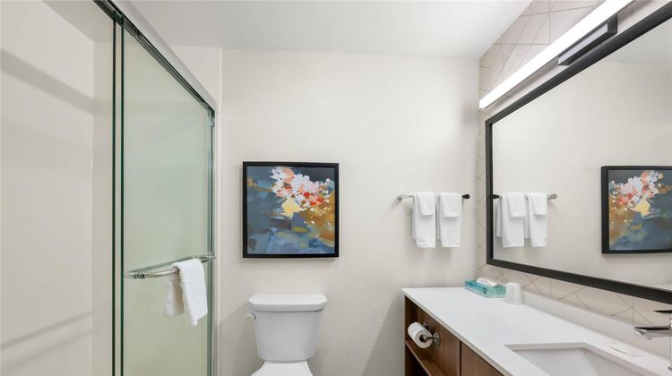 Everhome Suites Portsmouth - Newington Room