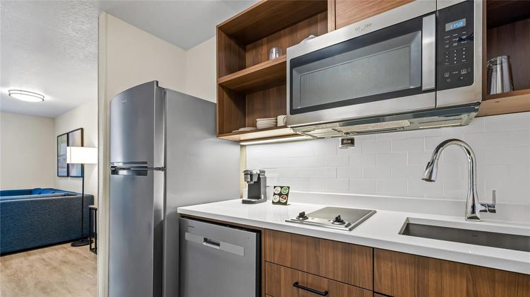 Everhome Suites Rochester Greece Suite