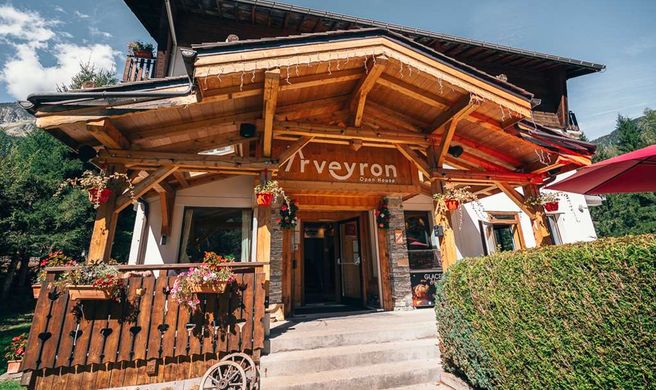 Arveyron Hotel Exterior