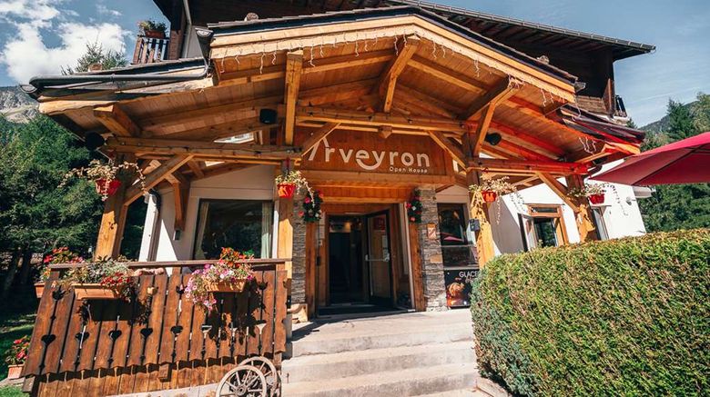 Arveyron Hotel Exterior. Images powered by <a href="https://iceportal.shijigroup.com" target="_blank" rel="noopener">Ice Portal</a>.