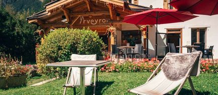 Arveyron Hotel Exterior