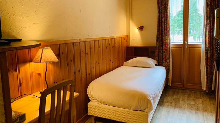 Arveyron Hotel Room