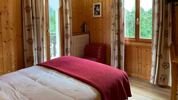 Arveyron Hotel Room