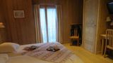 Arveyron Hotel Room