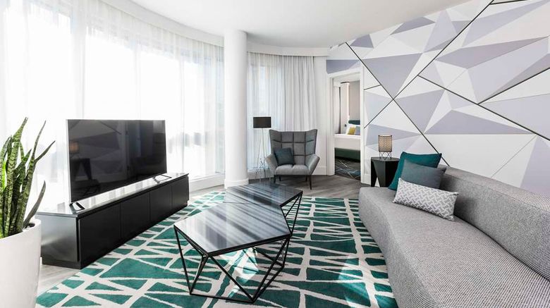 <b>Warwick Le Crystal Montreal Suite</b>. Images powered by <a href="https://iceportal.shijigroup.com/" title="IcePortal" target="_blank">IcePortal</a>.