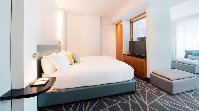 <b>Warwick Le Crystal Montreal Room</b>. Images powered by <a href="https://iceportal.shijigroup.com/" title="IcePortal" target="_blank">IcePortal</a>.