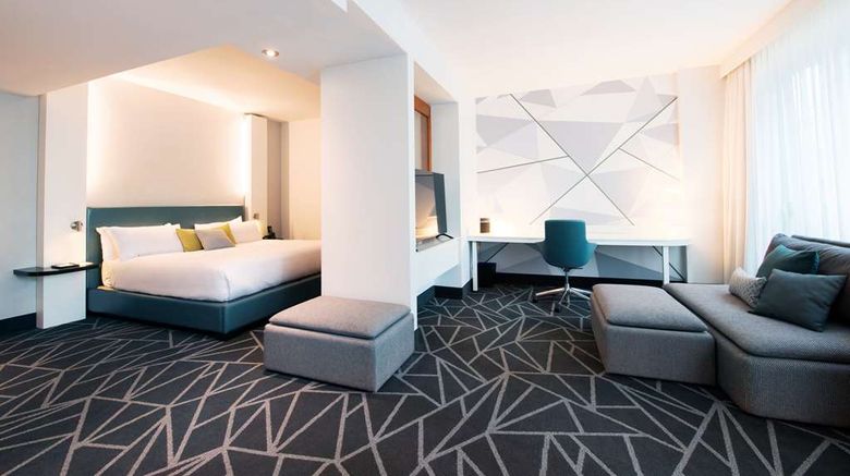 <b>Warwick Le Crystal Montreal Room</b>. Images powered by <a href="https://iceportal.shijigroup.com/" title="IcePortal" target="_blank">IcePortal</a>.