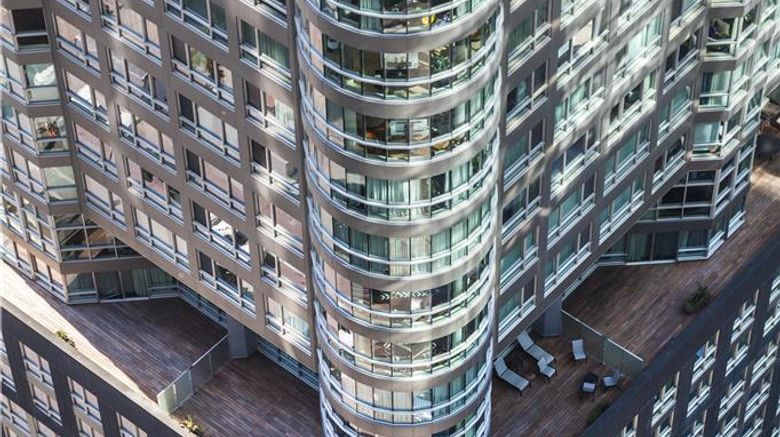 Warwick Le Crystal Montreal Exterior. Images powered by <a href="https://iceportal.shijigroup.com" target="_blank" rel="noopener">Ice Portal</a>.