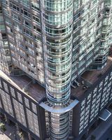 Warwick Le Crystal Montreal