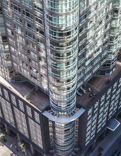 Warwick Le Crystal Montreal