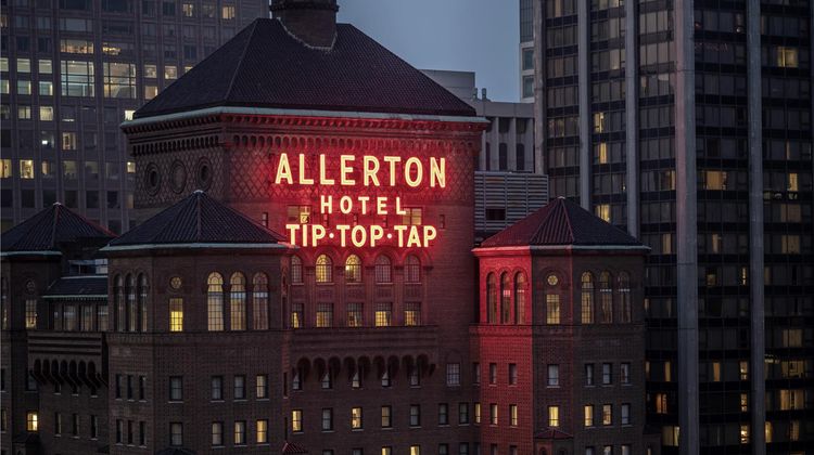 Warwick Allerton Hotel Chicago Exterior