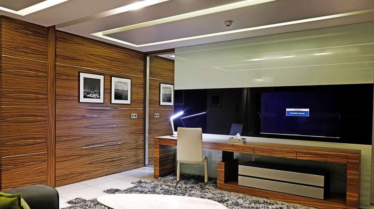 Warwick Stone 55 Hotel Suite