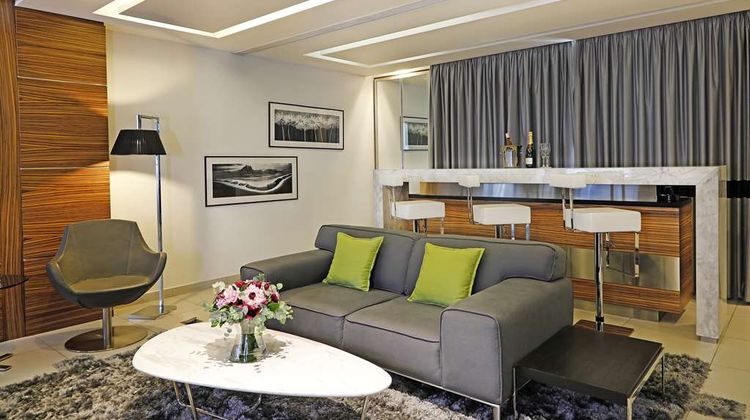 Warwick Stone 55 Hotel Suite