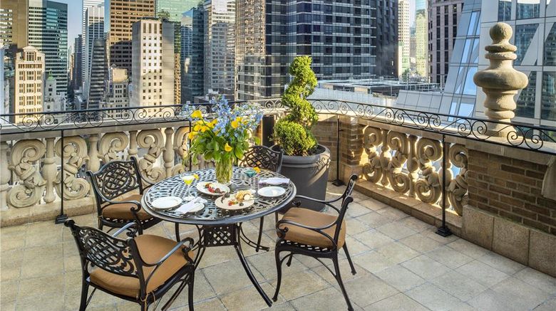 <b>Warwick New York Hotel Suite</b>. Images powered by <a href="https://iceportal.shijigroup.com/" title="IcePortal" target="_blank">IcePortal</a>.