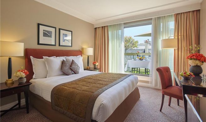 Warwick Paris Room