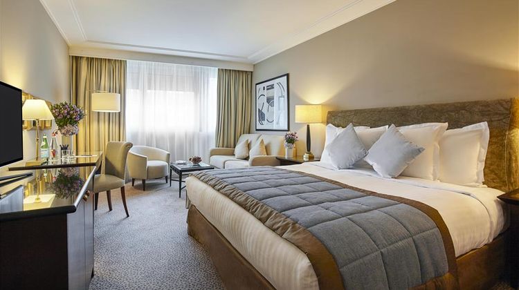 Warwick Paris Room
