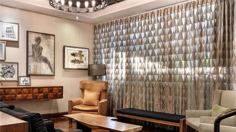 <b>Warwick Seattle Hotel Lobby</b>. Images powered by <a href="https://iceportal.shijigroup.com/" title="IcePortal" target="_blank">IcePortal</a>.