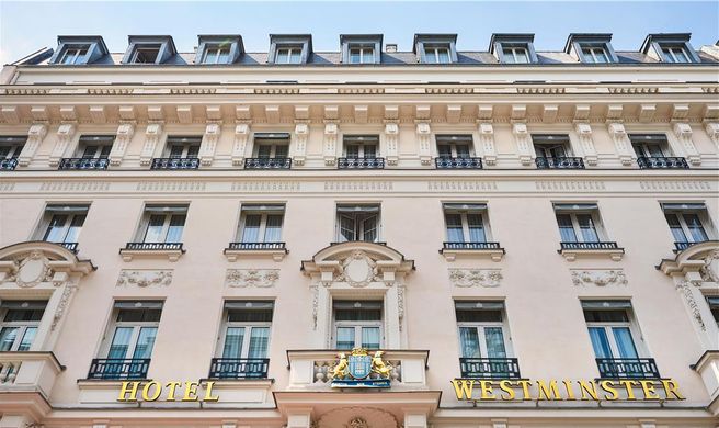 Hotel Westminster Exterior