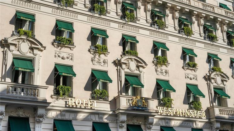 Hotel Westminster Exterior
