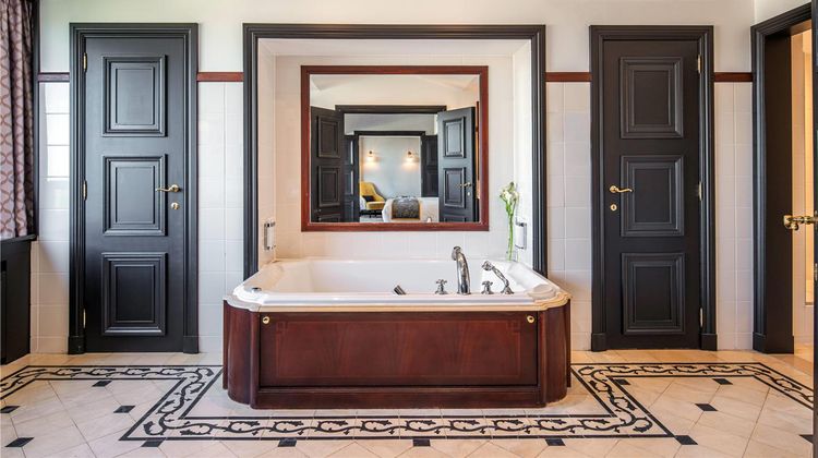Hotel Barsey by Warwick Suite