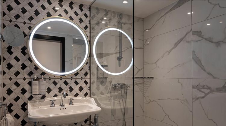 Hotel Barsey by Warwick Room