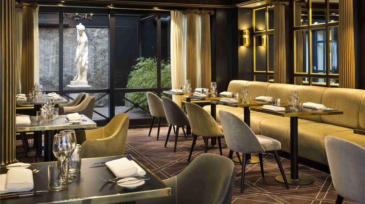 Hotel Barsey by Warwick Restaurant