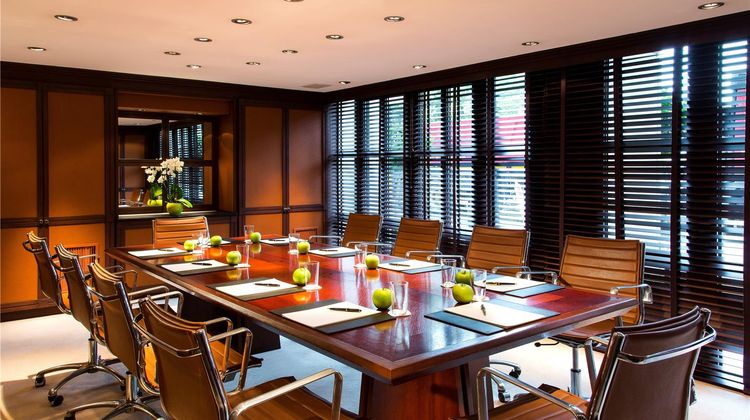 Hotel Barsey by Warwick Meeting