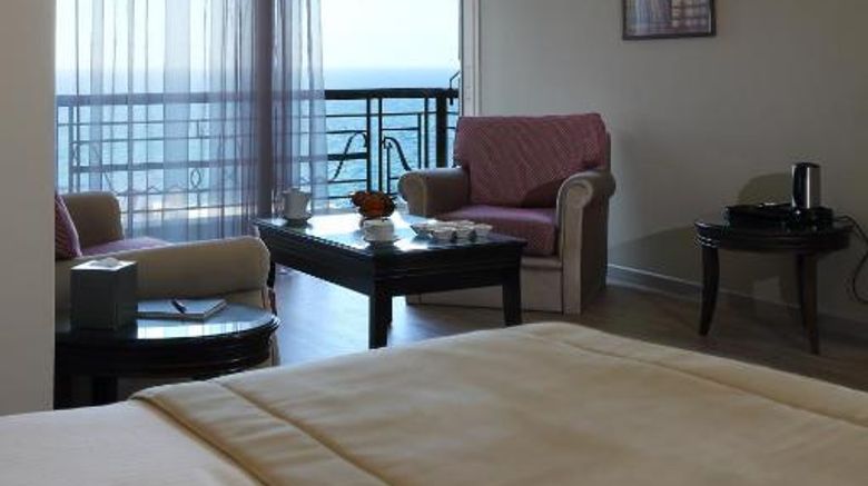 <b>Warwick Palm Beach Hotel Suite</b>. Images powered by <a href="https://iceportal.shijigroup.com/" title="IcePortal" target="_blank">IcePortal</a>.