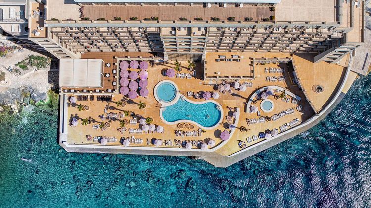 Cavalieri Hotel Malta Pool