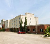 Wingate by Wyndham Fort Saskatchewan Exterior
