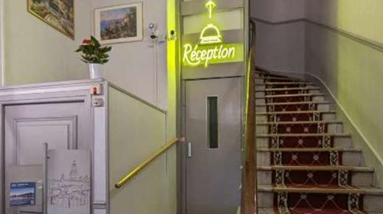 <b>Hotel Richelieu Lobby</b>. Images powered by <a href="https://iceportal.shijigroup.com/" title="IcePortal" target="_blank">IcePortal</a>.