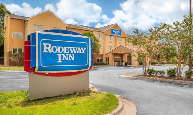 Rodeway Inn Exterior