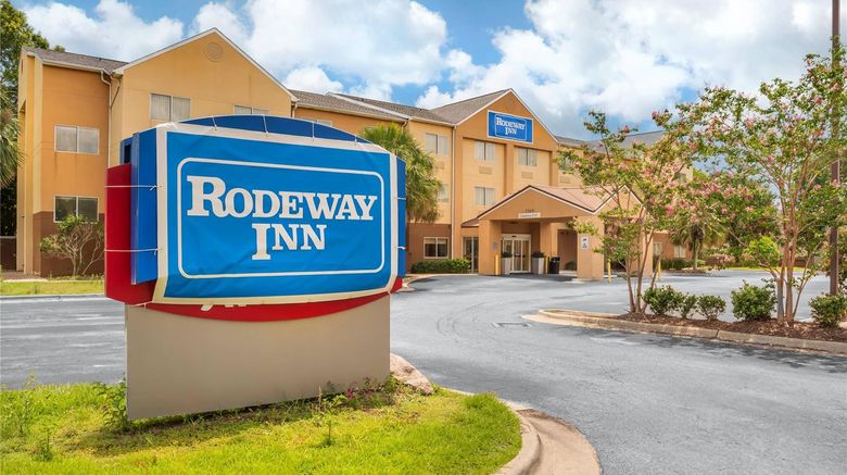 <b>Rodeway Inn Exterior</b>. Images powered by <a href="https://iceportal.shijigroup.com/" title="IcePortal" target="_blank">IcePortal</a>.