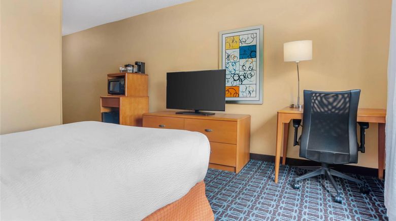 <b>Sleep inn & Suites Pensacola Room</b>. Images powered by <a href="https://iceportal.shijigroup.com/" title="IcePortal" target="_blank">IcePortal</a>.