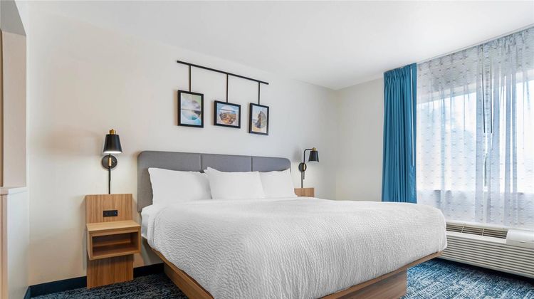 Sleep inn & Suites Pensacola Suite
