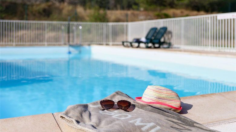 <b>Comfort Aparthotel Six-Fours Pool</b>. Images powered by <a href="https://iceportal.shijigroup.com/" title="IcePortal" target="_blank">IcePortal</a>.