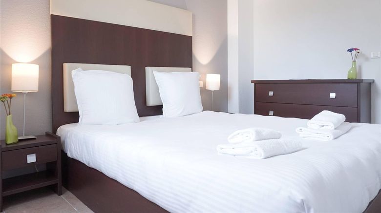 <b>Comfort Aparthotel Six-Fours Suite</b>. Images powered by <a href="https://iceportal.shijigroup.com/" title="IcePortal" target="_blank">IcePortal</a>.